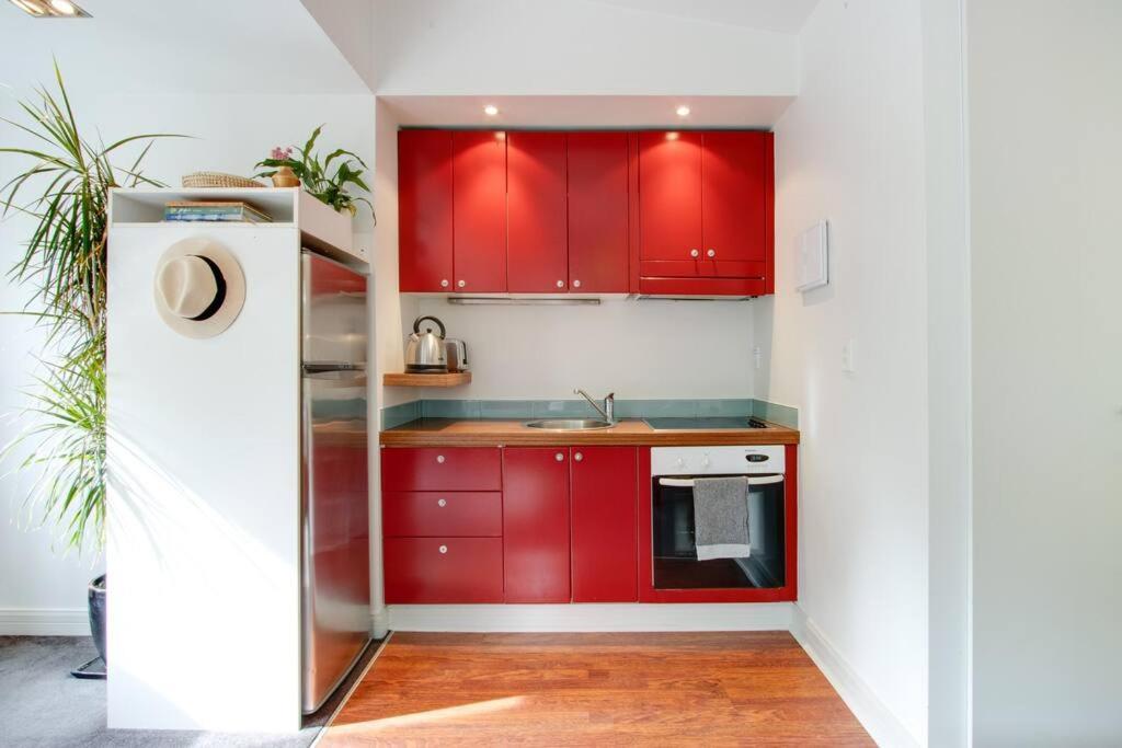 Tiny Home Big Vibes In Central Нейпиър Екстериор снимка