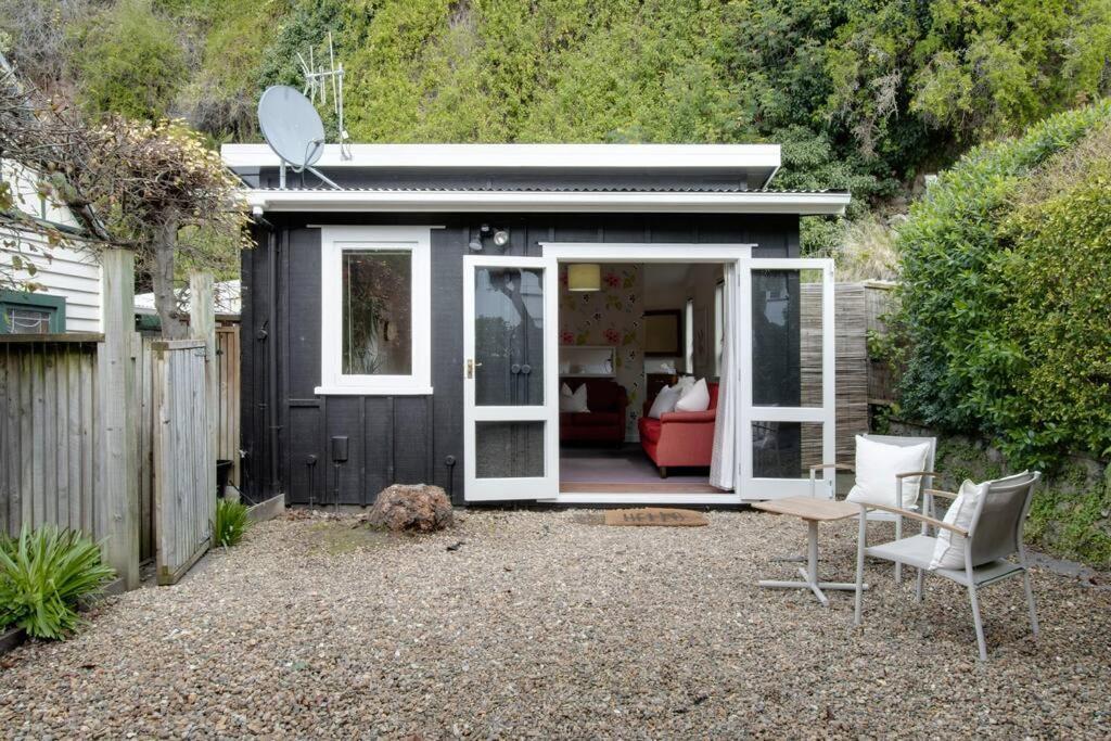 Tiny Home Big Vibes In Central Нейпиър Екстериор снимка